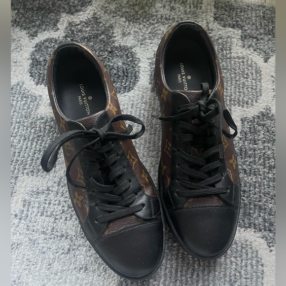 Louis Vuitton Sneakers - Picture 4 of 9